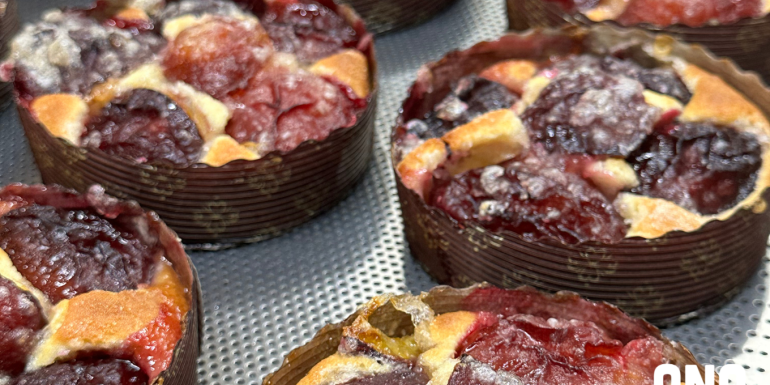 Tarta cu prune: dulce-acrisoara, aromata, de sezon