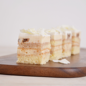 Miniprajitura cu Nuci Verzi